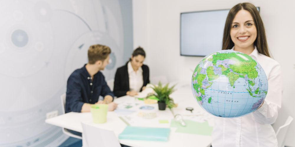 Fortalece tu carrera en negocios internacionales con un máster