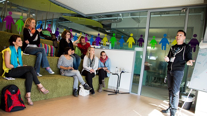 google recursos humanos oficinas nuevas sala reuniones